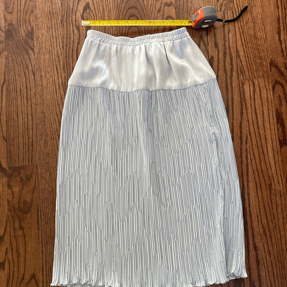 Elegant VTG Lace Silver/Gray Jacket Skirt Set. 10 (but fits closer to 6/8). - Picture 11 of 11